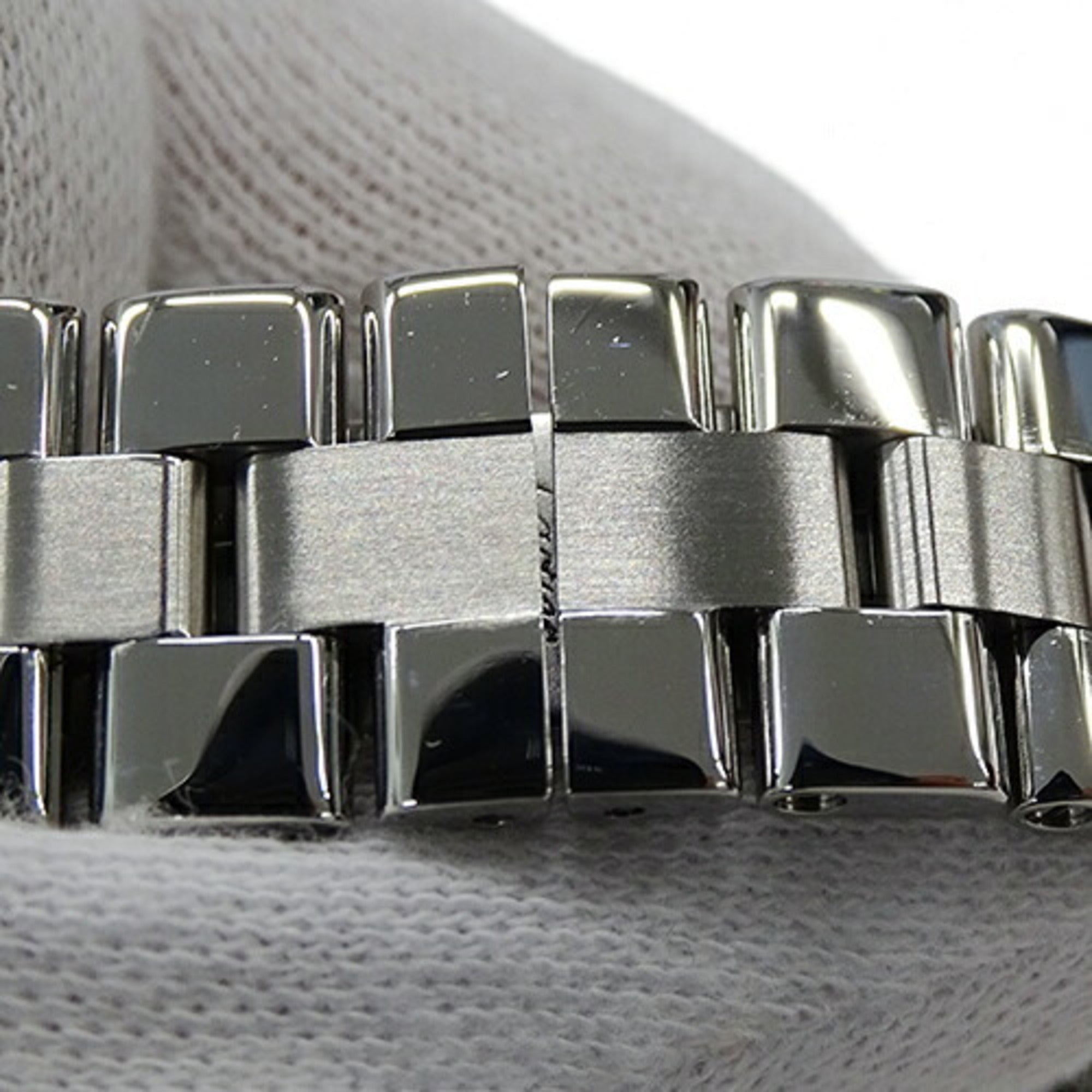 Pre-Owned Cartier Watch Ladies Roadster SM Date Quartz Stainless Steel SS W62016V3 Silver Polished (Fair)