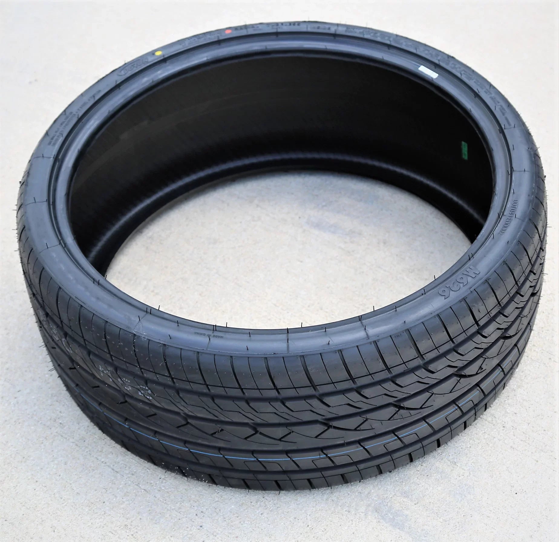 Durun M626 275/50ZR20 275/50R20 109W A/S Performance Tire Fits: 2017-19 Mercedes-Benz GLS450 4Matic, 2014 Mercedes-Benz GL450 Base