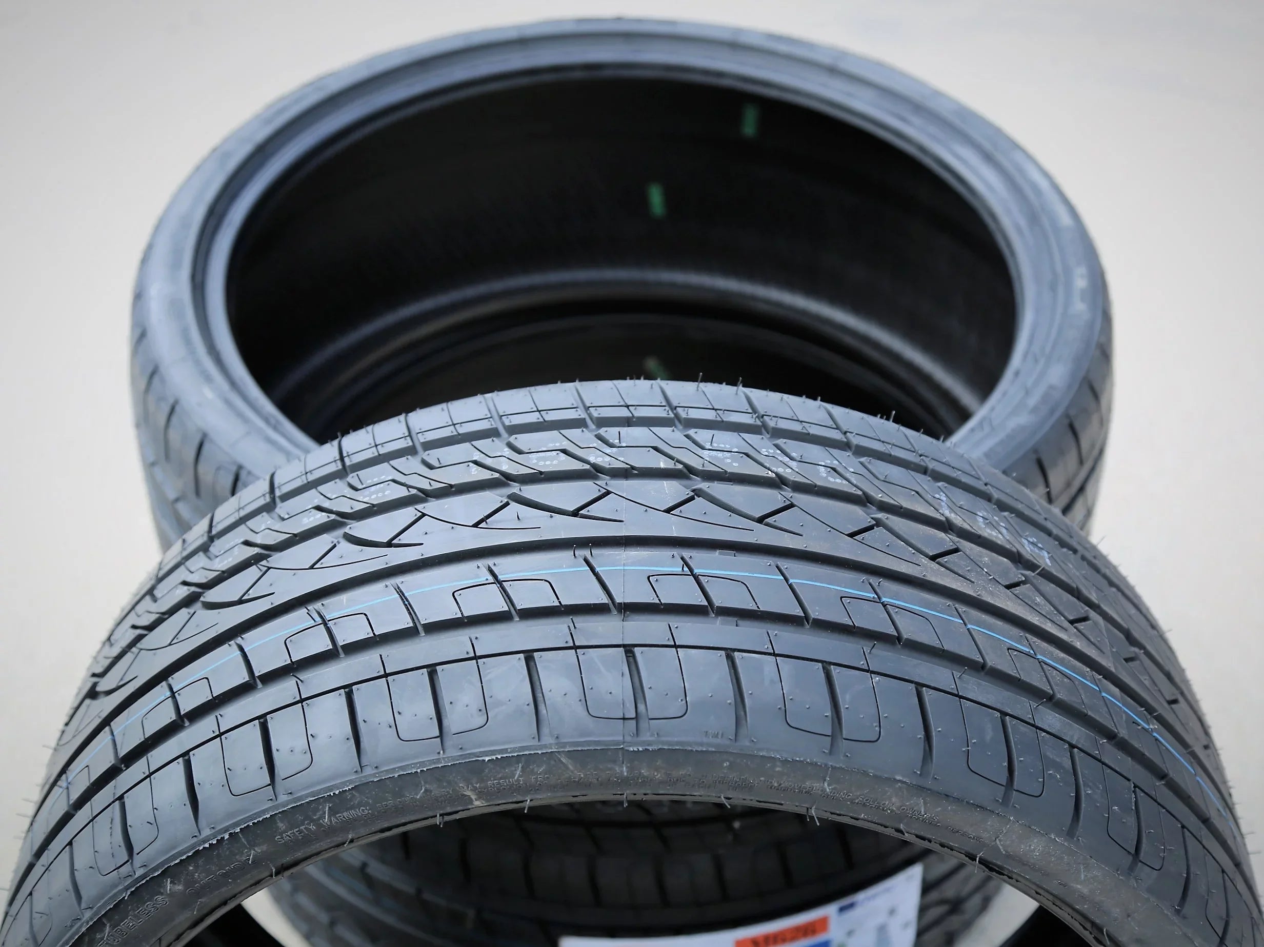 Durun M626 275/50ZR20 275/50R20 109W A/S Performance Tire Fits: 2017-19 Mercedes-Benz GLS450 4Matic, 2014 Mercedes-Benz GL450 Base